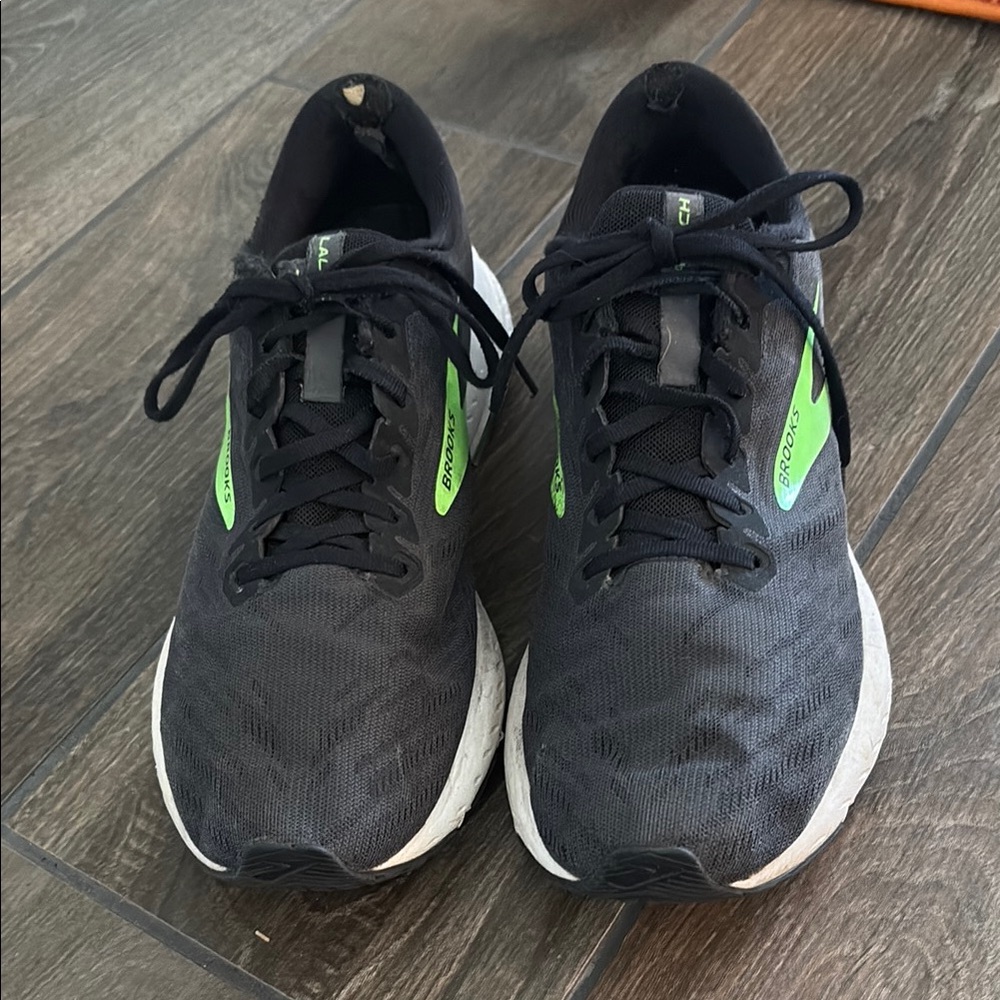 Brooks Men's Black and Green Running Shoes launch 7 size 11.5